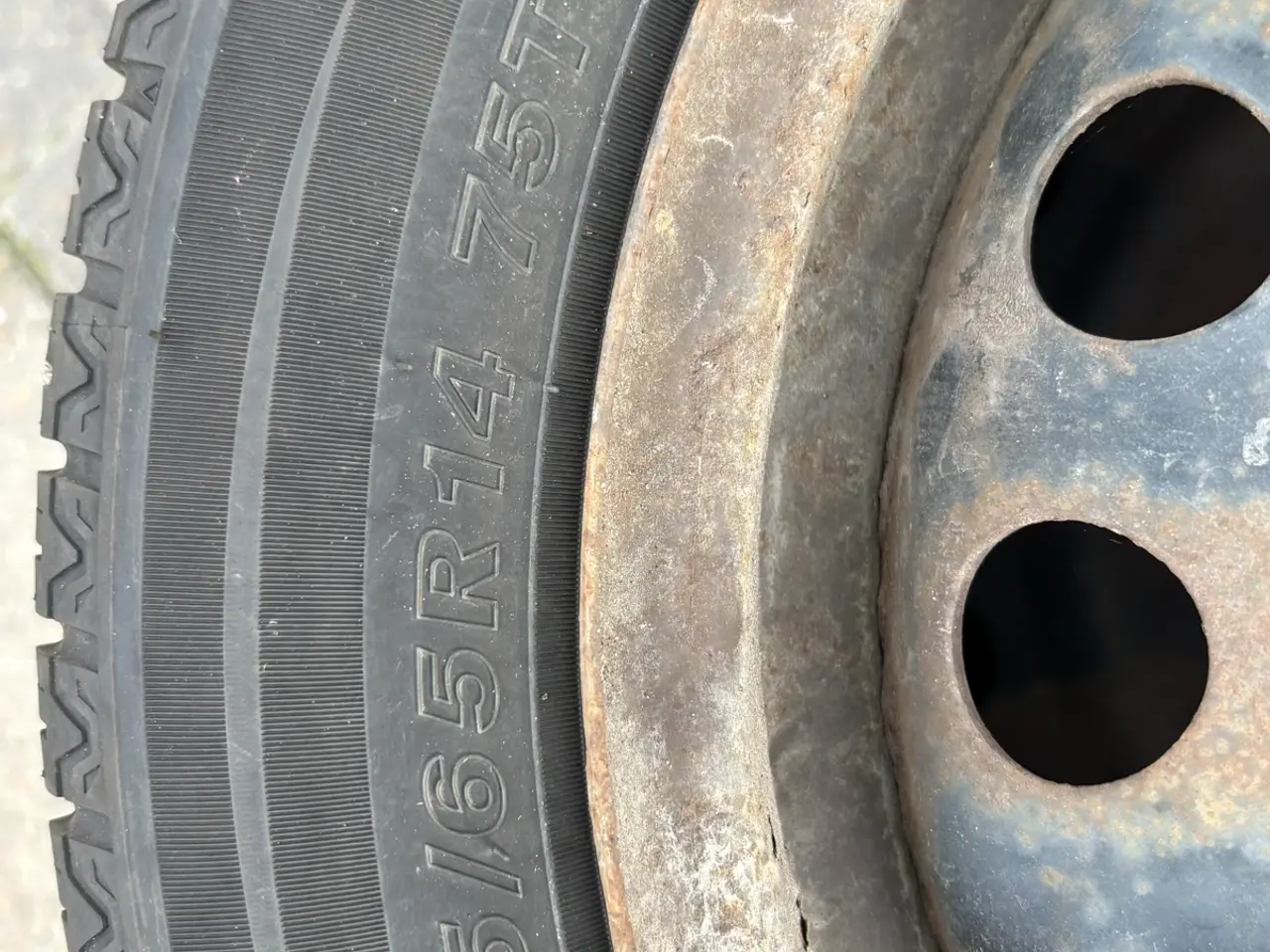 Billede 3 - Helårsdæk på fælge 155/65r14