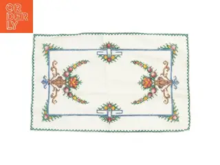 Broderet dug (str. 42x27 cm)