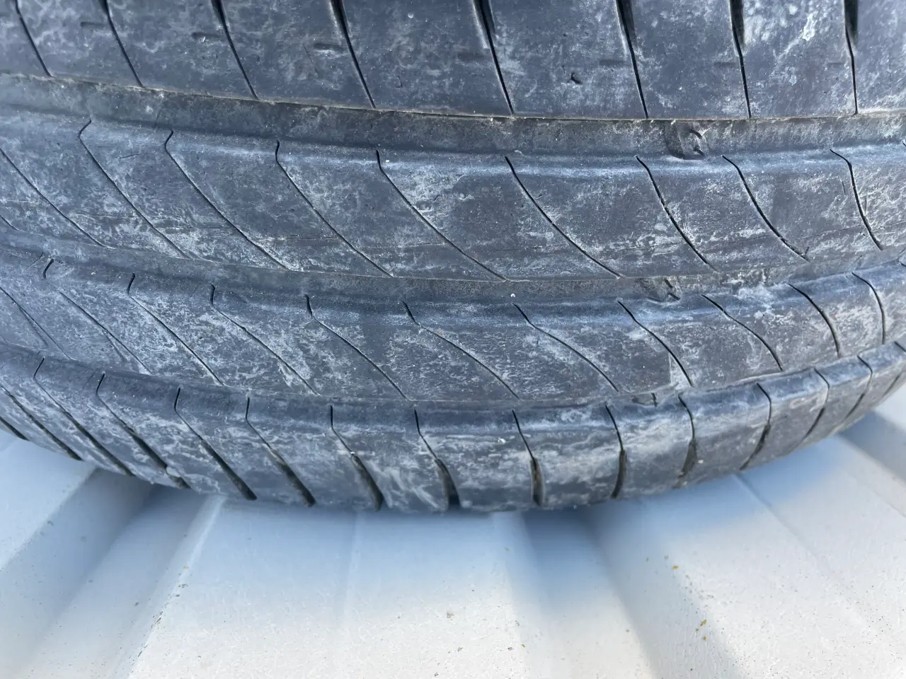 Billede 4 - Dæk til varebil Michelin 235/60x17