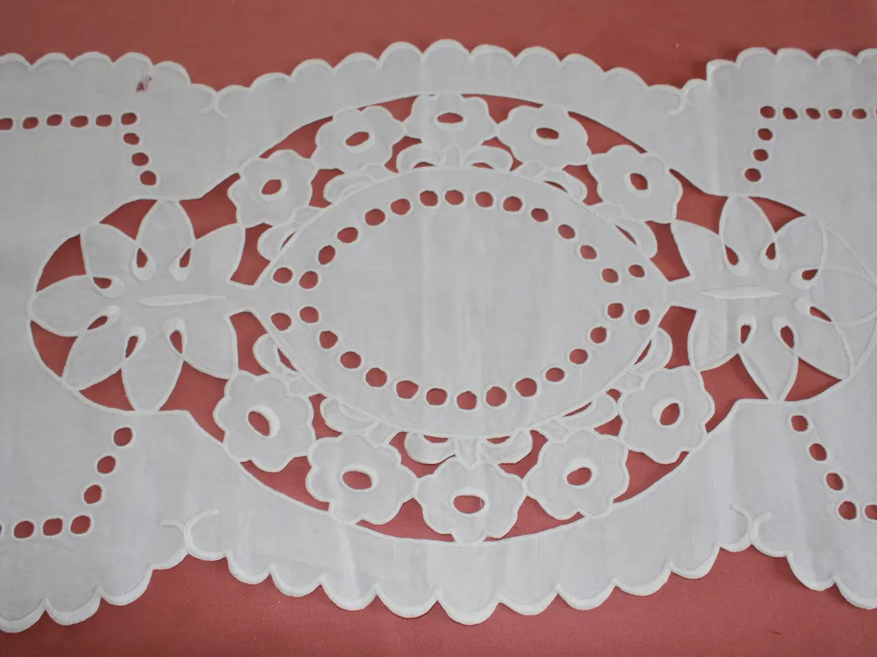 Billede 5 - Broderet løber, 30 x 146 cm