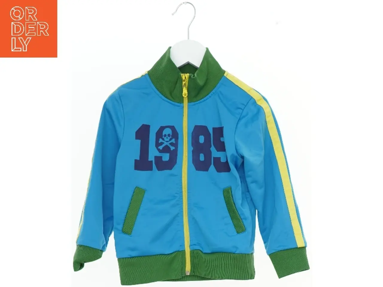 Billede 1 - Børnejakke med tal og kranieprint fra H&M (str. 104)