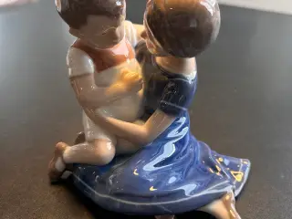 Royal Copenhagen pige med dreng