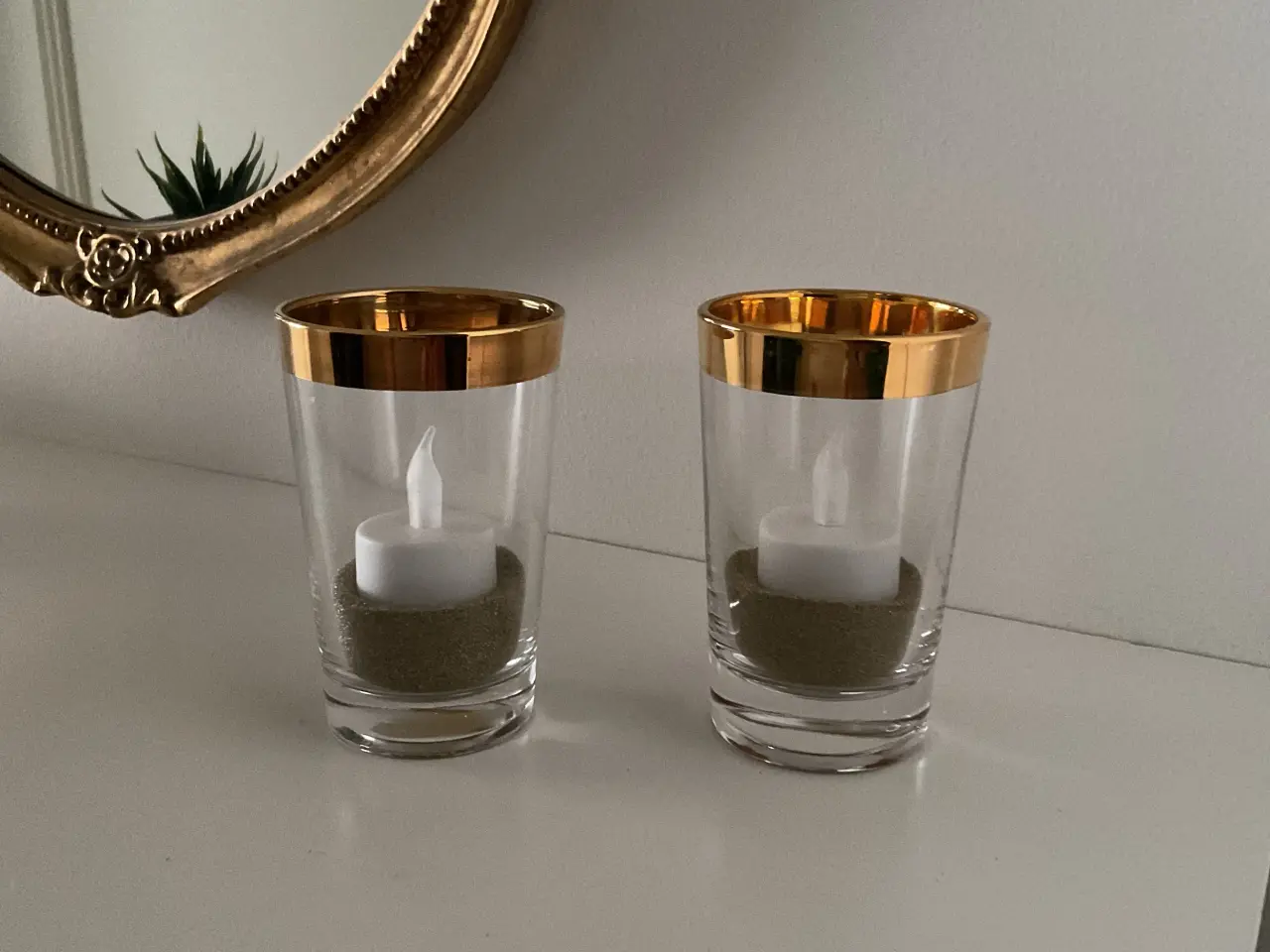 Billede 2 - 2 fine elegante lysestager med guldkant fra Ilum.