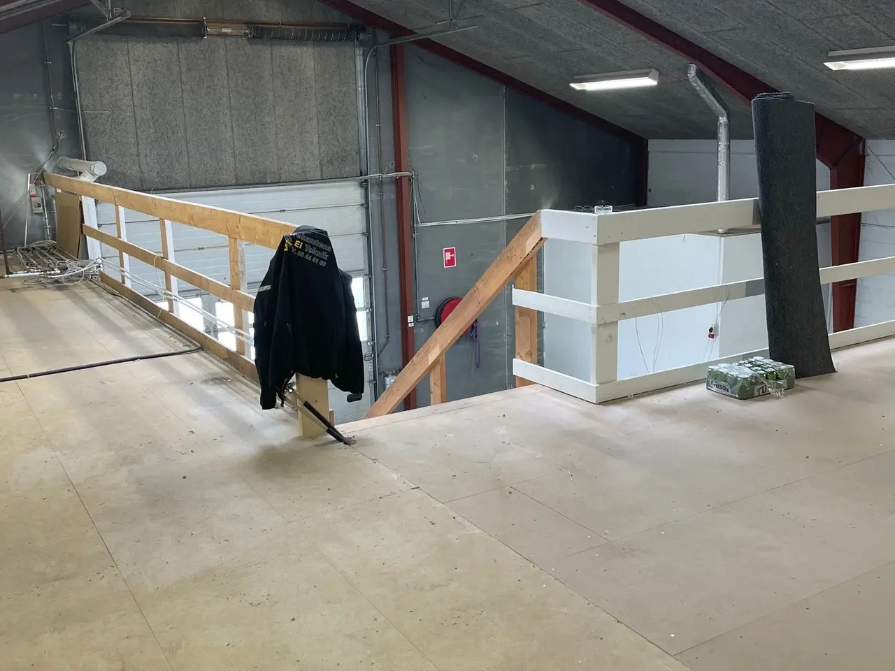 Billede 4 - Lille lager med kontor