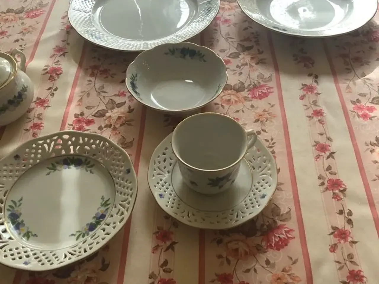 Billede 1 - Kaffe og spisestel fra Firkløver