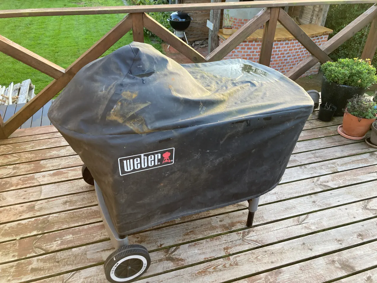 Billede 1 - Weber kulegrill med bord