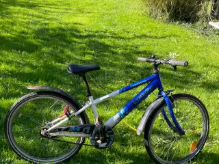 Solid cykel passer 7-10 årig