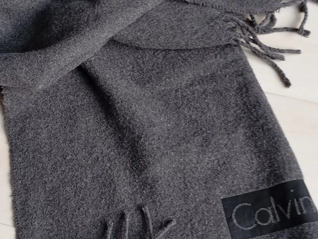 Billede 3 - Calvin Klein Jeans halstørklæde. Uld