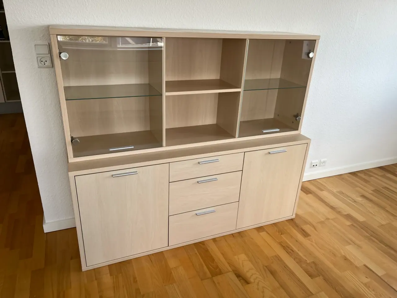 Billede 1 - Skænk med vitrine
