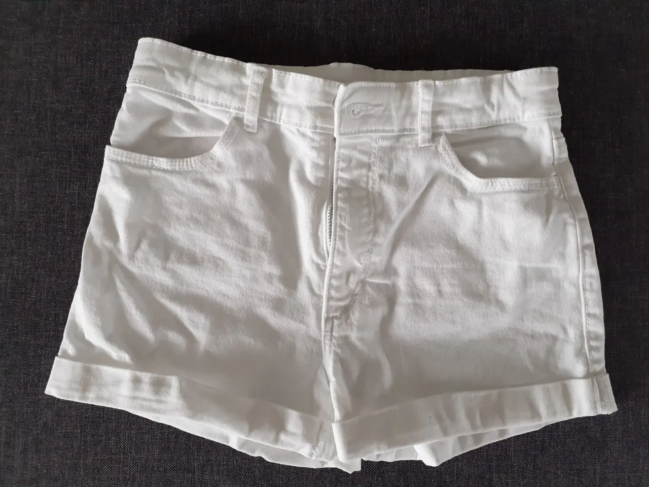 Billede 2 - Shorts str 146