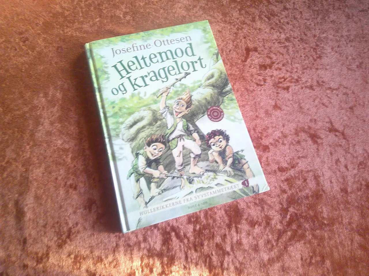 Billede 1 - Heltemod og kragelort, Josefine Ottesen,
