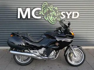 Honda NT 650 Deauville MC-SYD       BYTTER GERNE