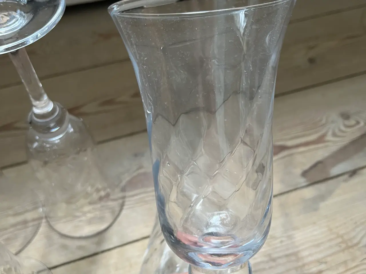 Billede 2 - Smukke champagneglas med skrå optiske striber