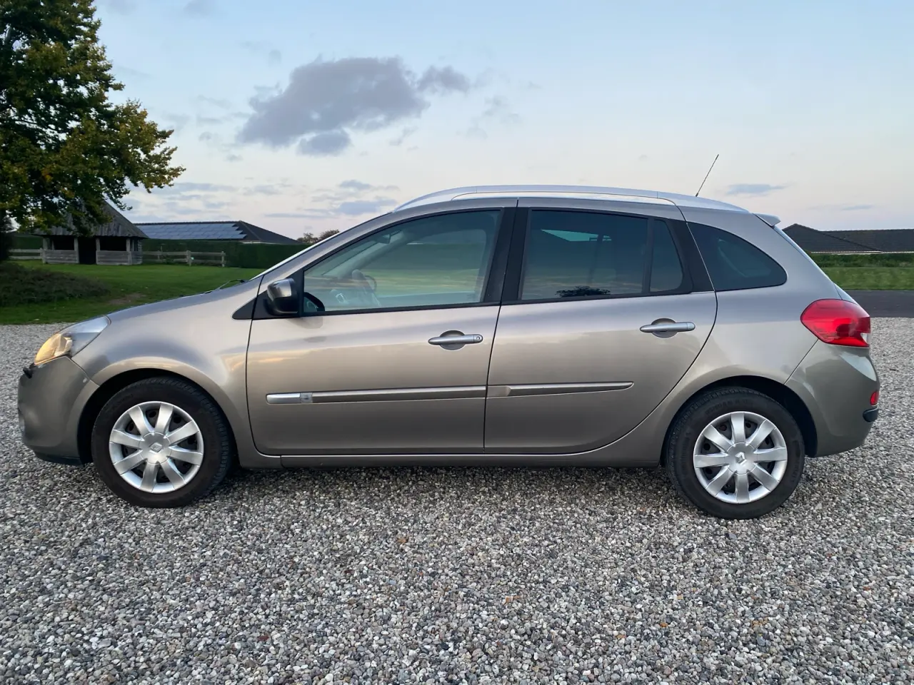 Billede 7 - Velholdt Clio st.car