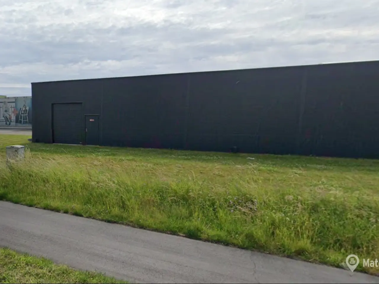 Billede 1 - opvarmet lager med synlig facade ud mod Grenåvej