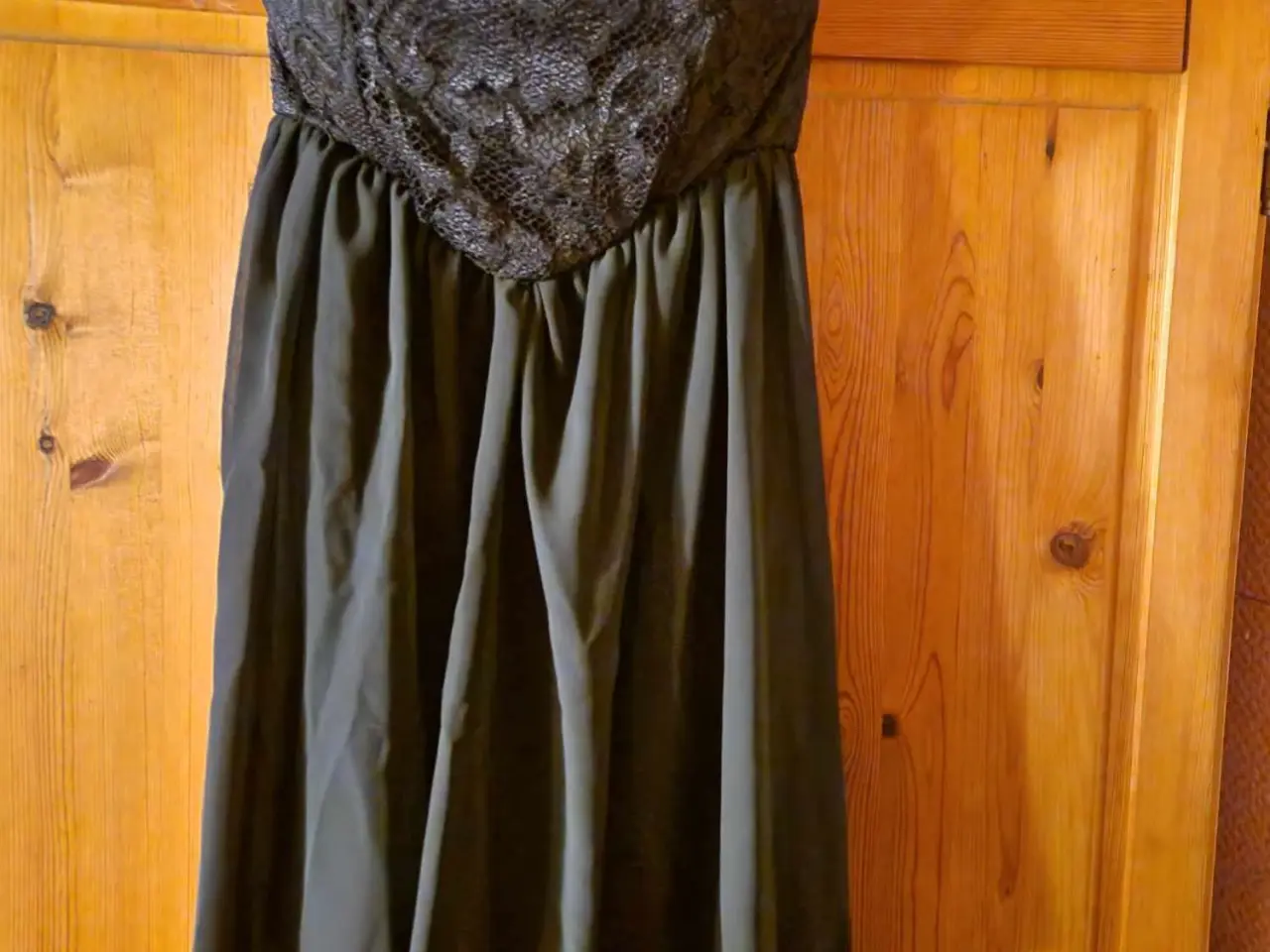 Billede 1 - Stropløs corsagekjole i sort chiffon og blonde