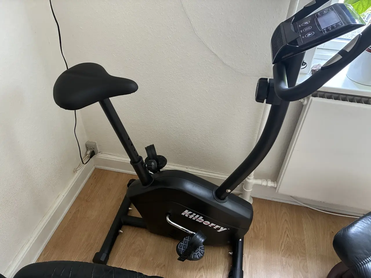 Billede 1 - Motionscykel - står som ny