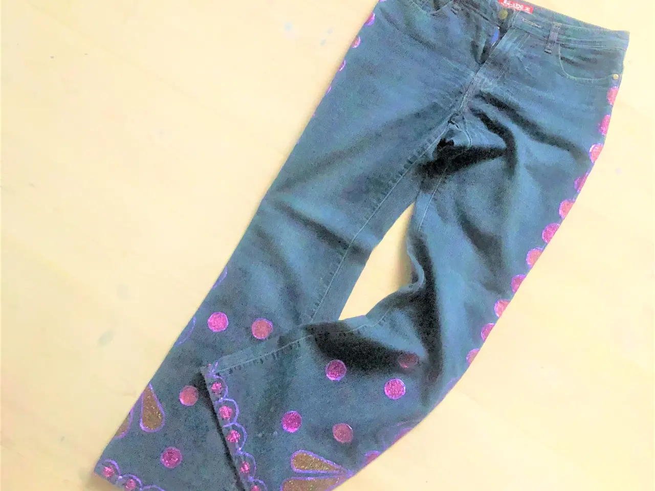 Billede 11 - HÅNDMALEDE JEANS - unikke - 