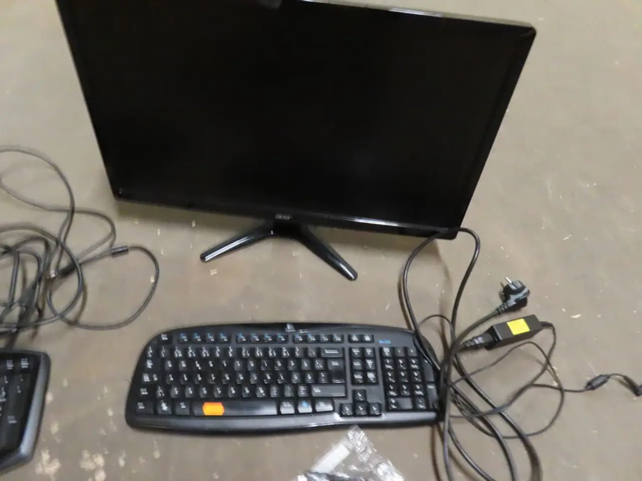 Billede 1 - Tastatur LOGITECH og skærm ACER
