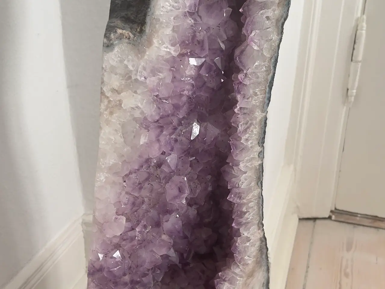 Billede 2 - Høj Krystal ametyst grotte 75 cm