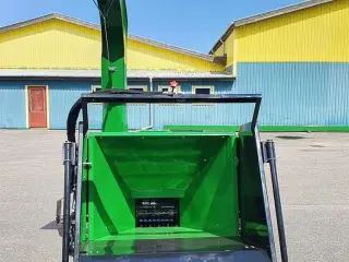 - - - FLISHUGGER TIL TRAKTOR KAPACITET OP TIL Ø250MM RPM540/1000