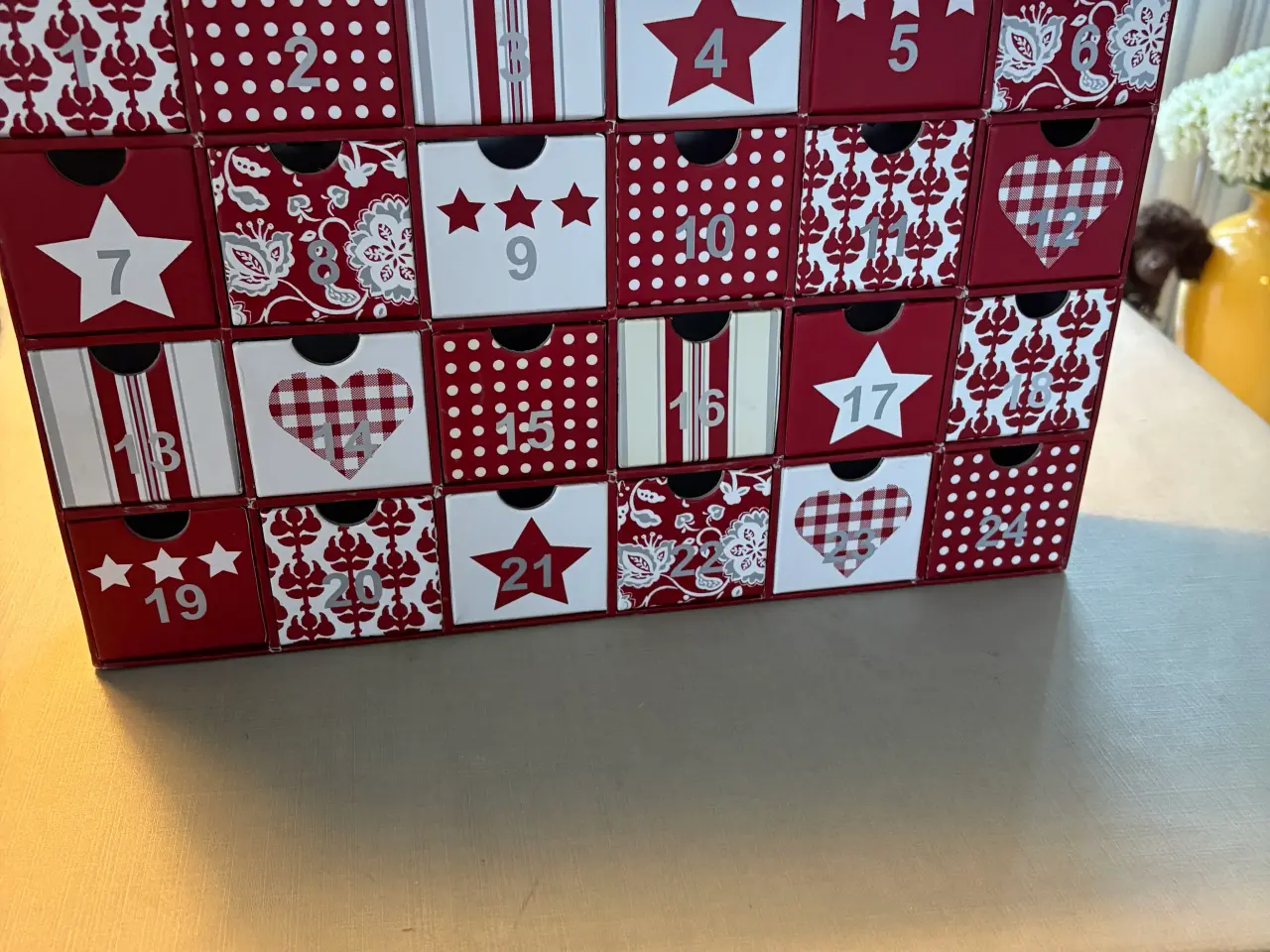 Billede 1 - En julekalender i pap