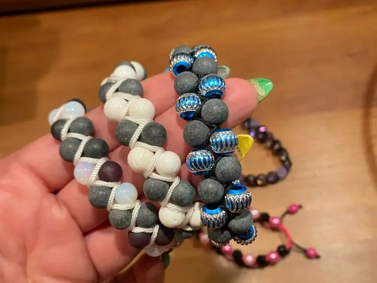 Billede 4 - Nye knyttede armbånd