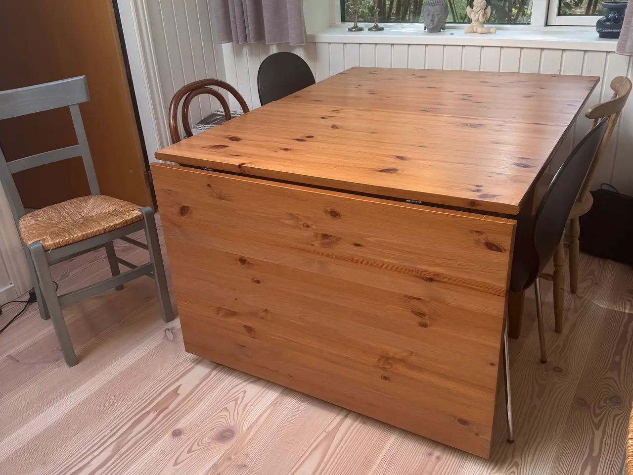 Billede 3 - Funktionelt spisebord i fyr