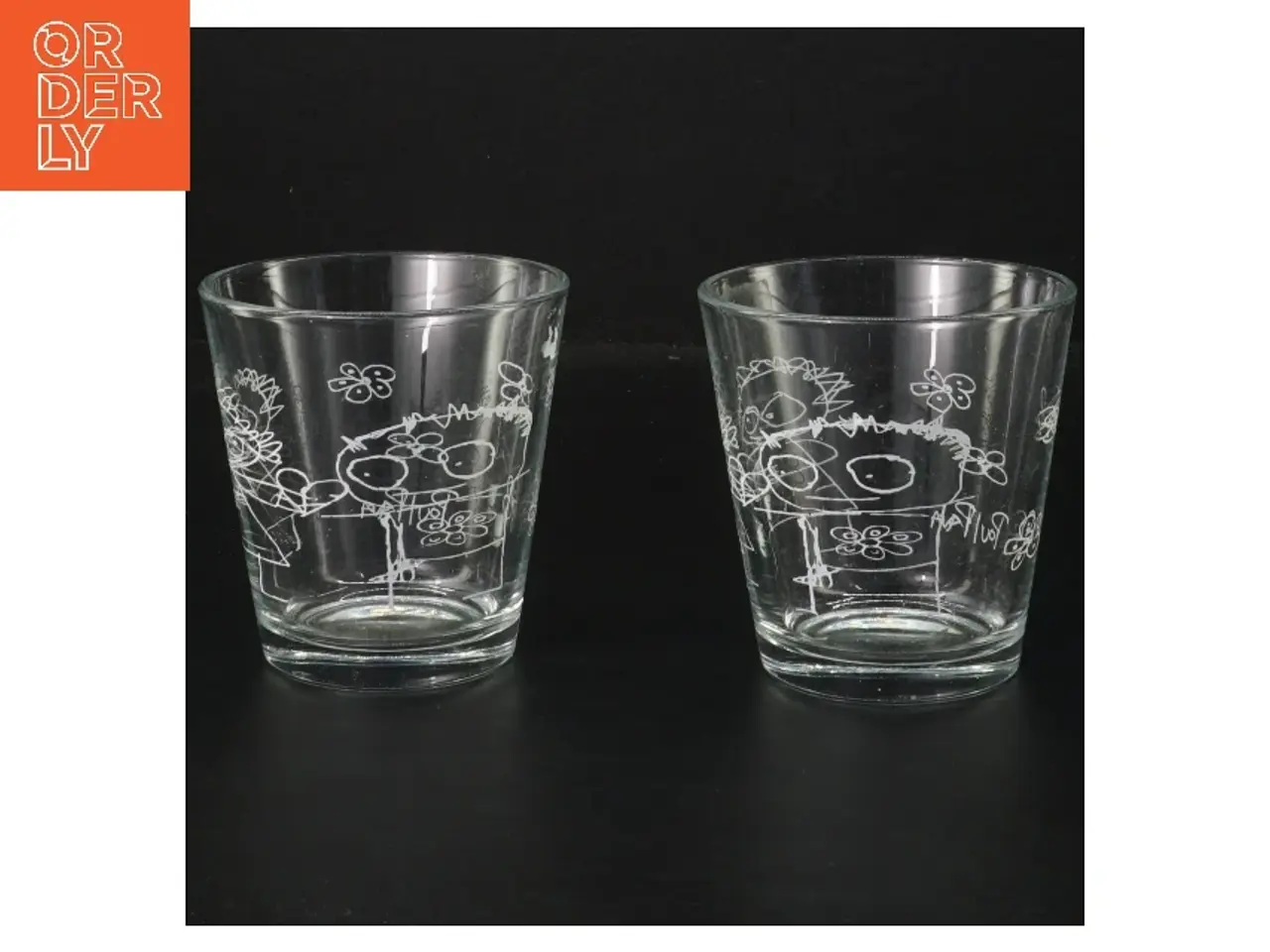 Billede 1 - To glas med tegning (str. 2 stk Ø 8,5 cm højde 9 cm)