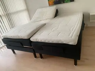 Elevationsseng med massage 180 x 210 cm.