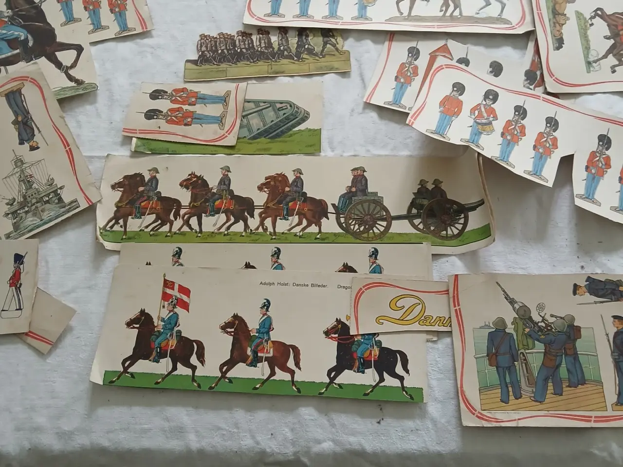 Billede 4 - Samling af gamle papfigurer med soldater,