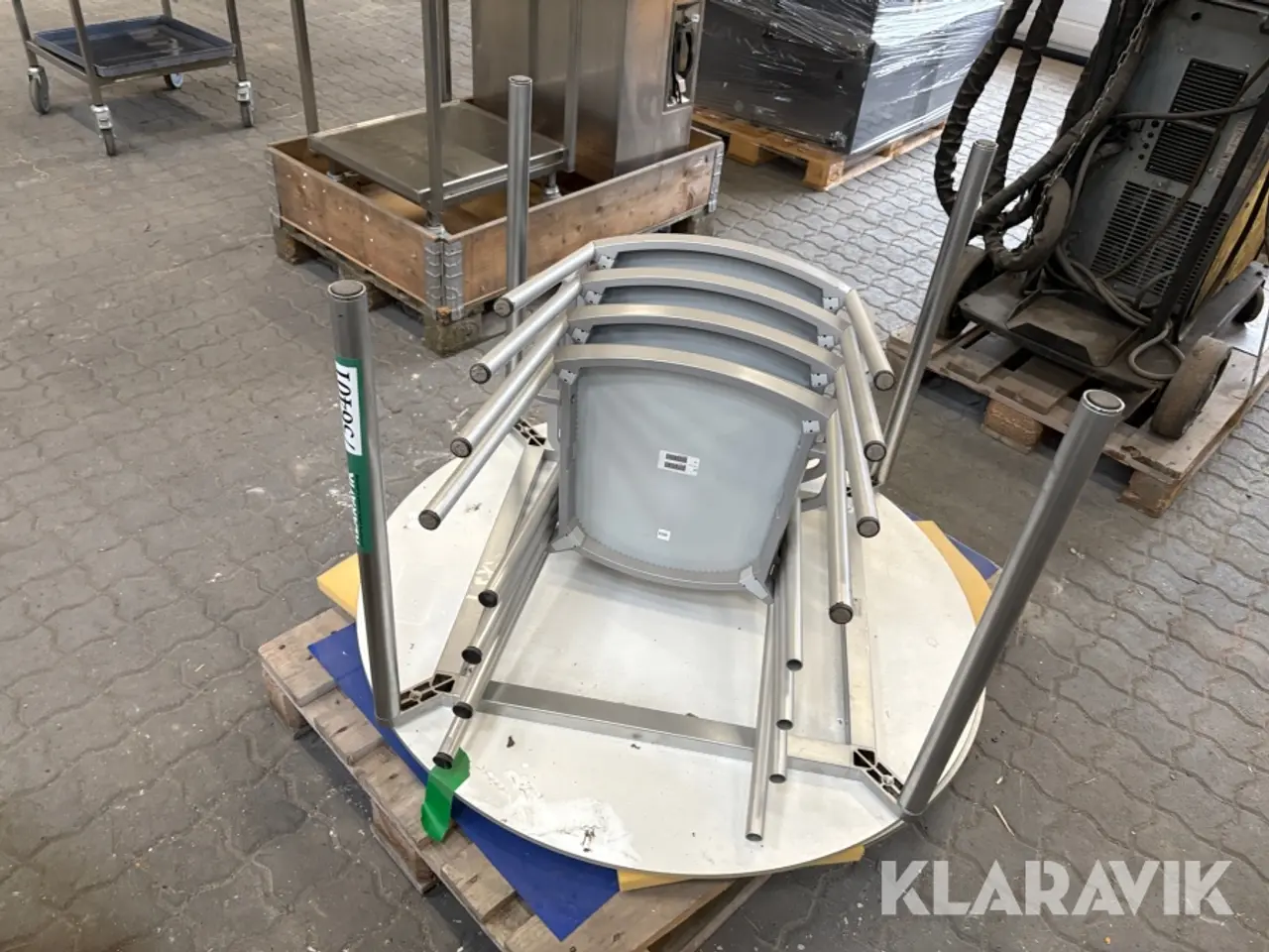 Billede 2 - Bord og stole Fritz Hansen - 5 dele