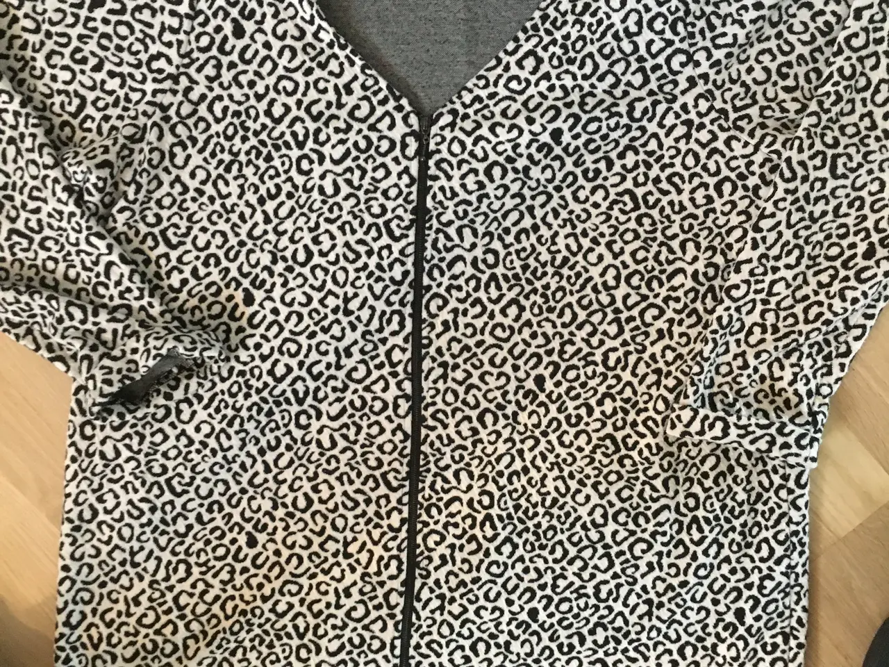 Billede 3 - Cardigan med v/ hals i str. L / XL