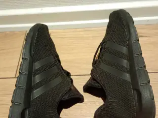 Fine sneakers, ADIDAS ORTHOLITE, str. 38.