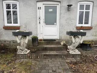 Beton løver med granit fade.