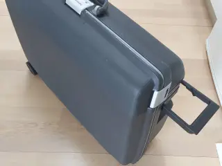 Samsonite hård kuffert, sort med kodelås og 2 hjul