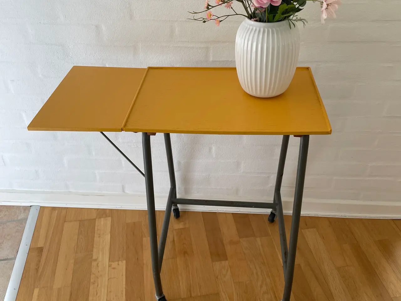 Billede 2 - Retro gult rullebord i industriel stil