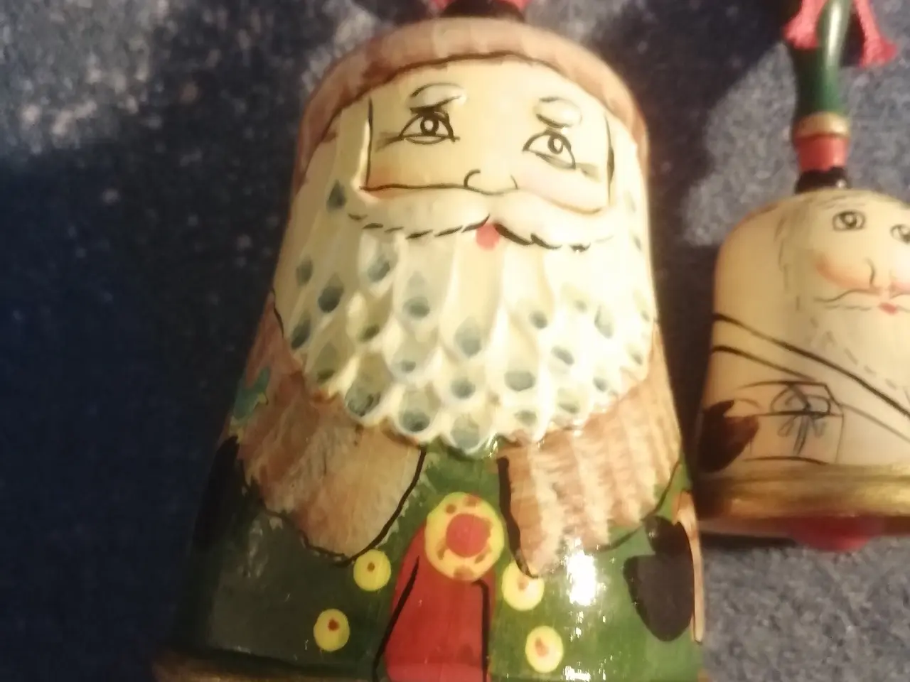 Billede 2 - To Smukke Gamle Juleklokker af Træ