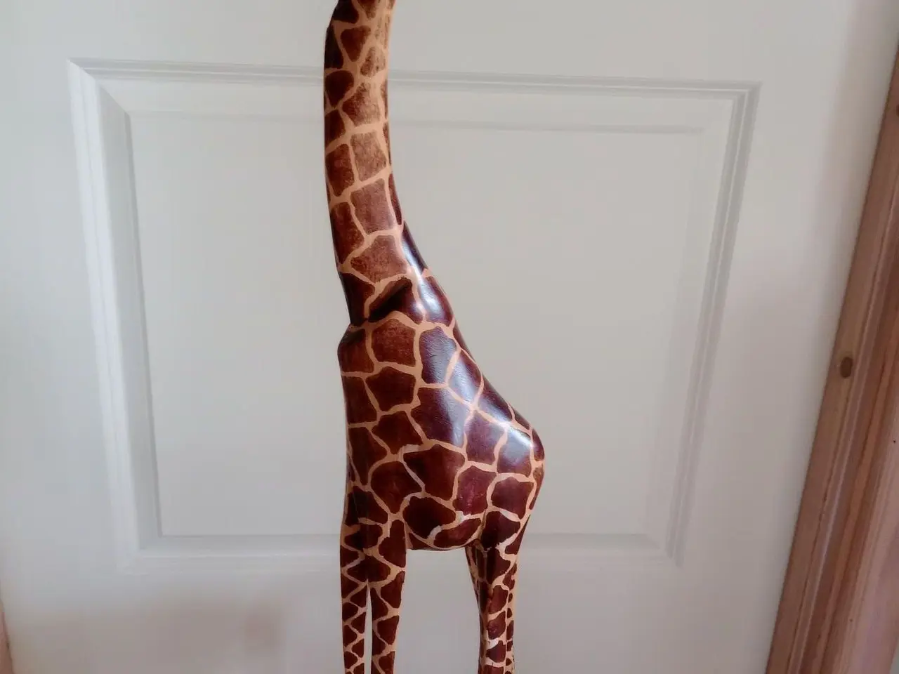 Billede 5 - 13 giraffer udskåret i træ