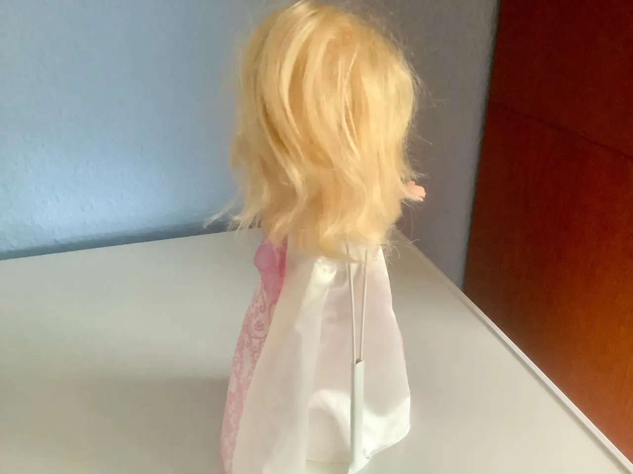Billede 3 - Barbie dukke med lyst hår.
