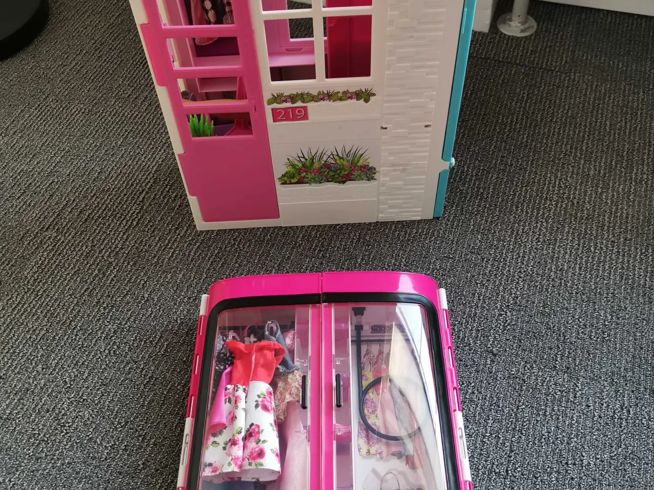 Billede 2 - Barbie + dvs