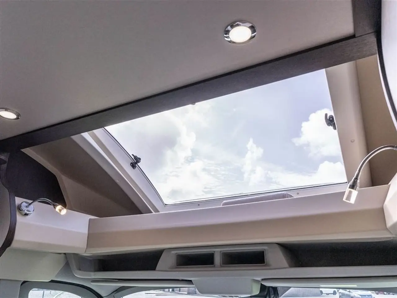 Billede 6 - 2020 - Benimar Tessoro T442 Kort vintervogn med automatgear og masser af plads