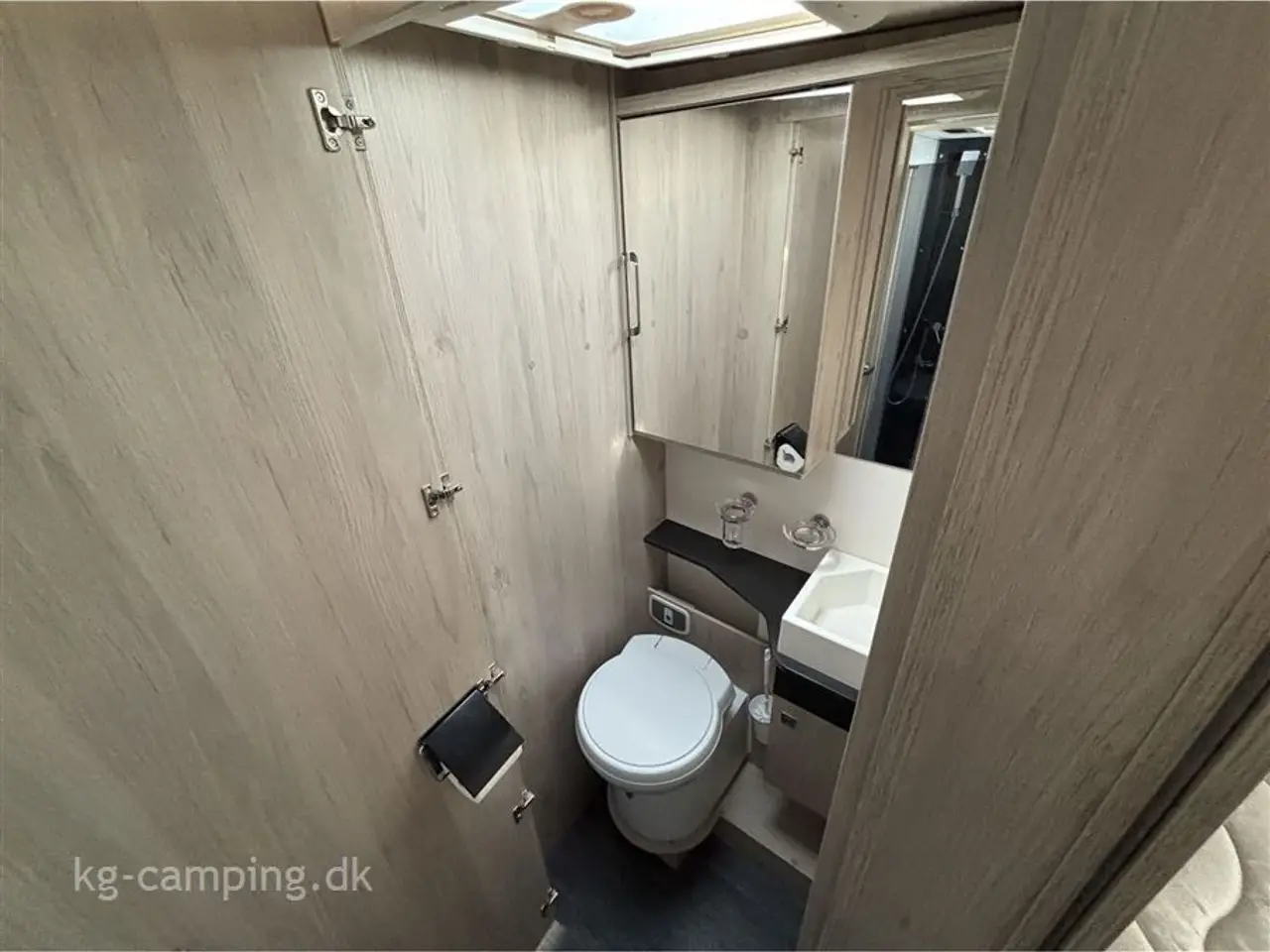 Billede 10 - 2021 - Chausson First Line C717   Rummelig familiecamper med masser af komfort!  Vejet til 3032kg inkl 1/2 Tank.