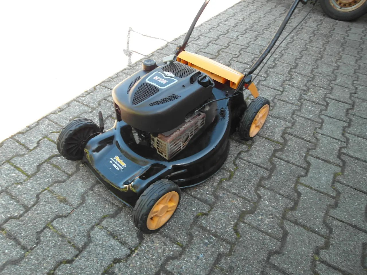 Billede 6 - Plæneklipper Partner med Briggs&Stratton motor.
