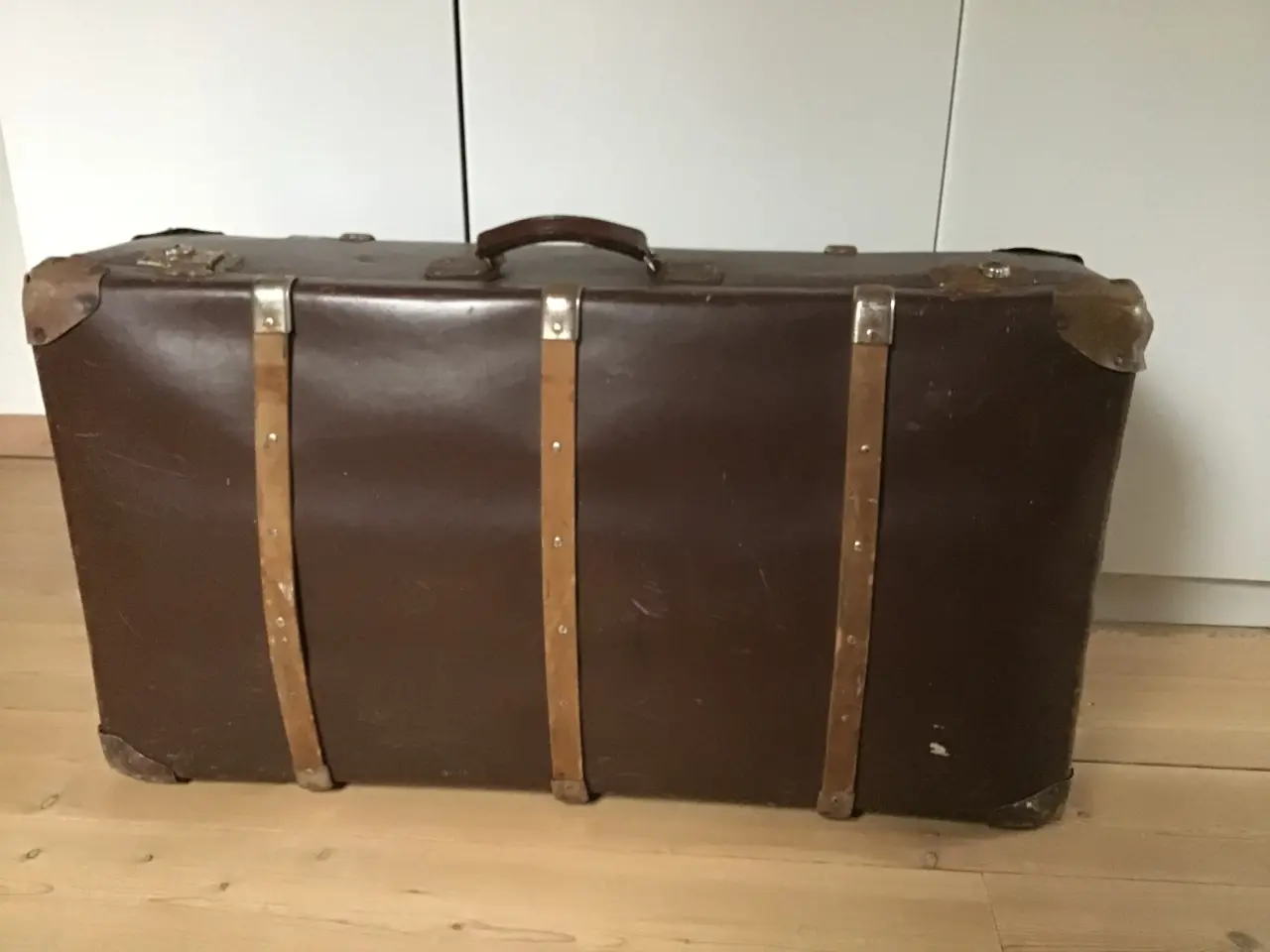 Billede 1 - Dekorativ gammel kuffert