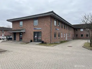Lager- & kontorlejemål med fælles kantine og mødefaciliteter