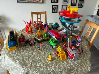Paw patrol biler og figurer