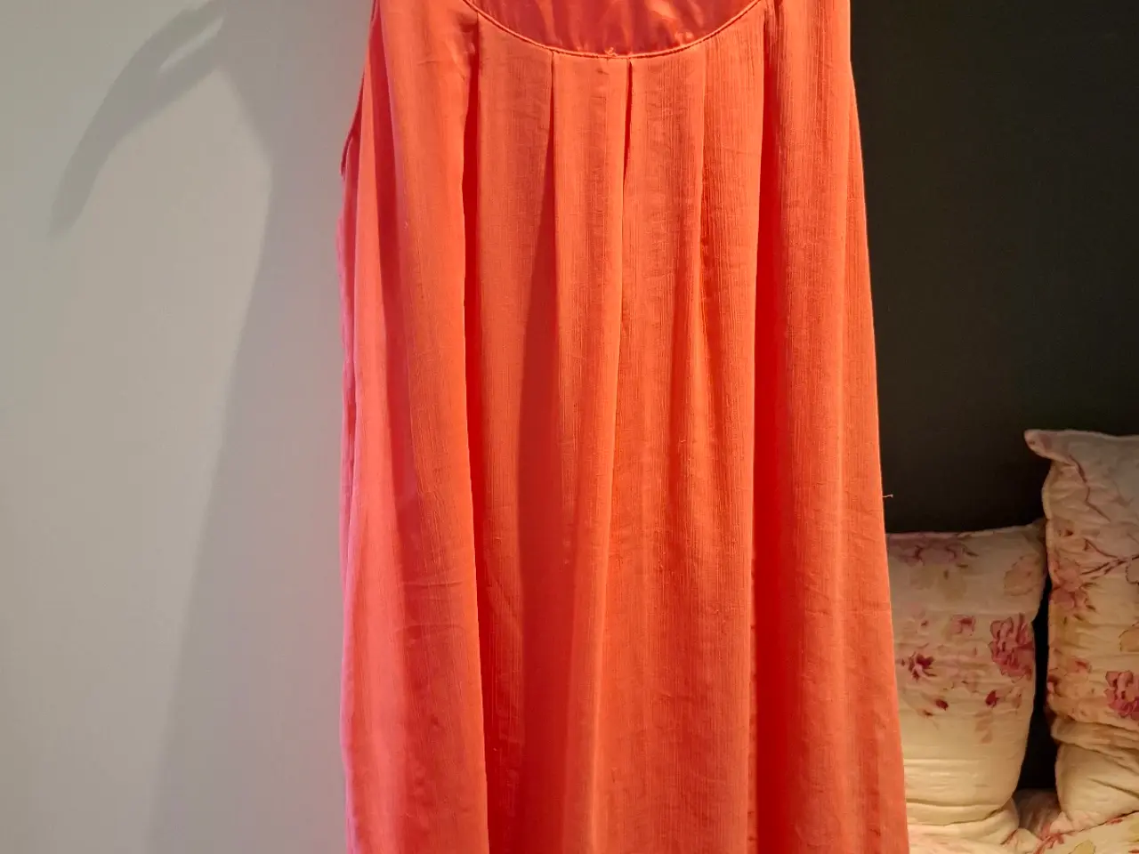 Billede 2 - Koral/Orange Kjole 