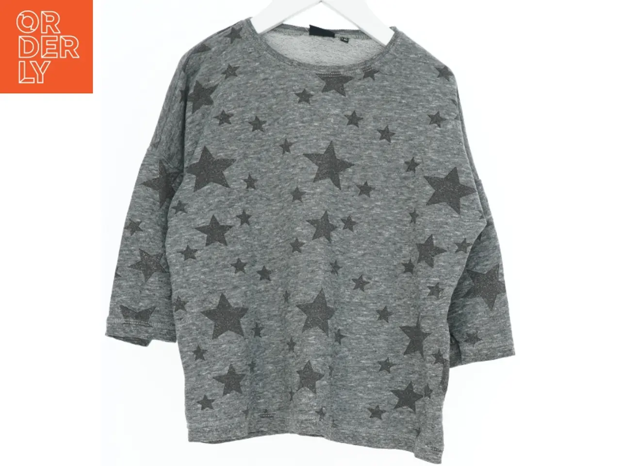 Billede 1 - Grå sweatshirt med stjernemønster fra Sofie Schnoor (str. 140)