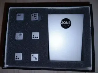 Raflebæger med terninger fra Zone